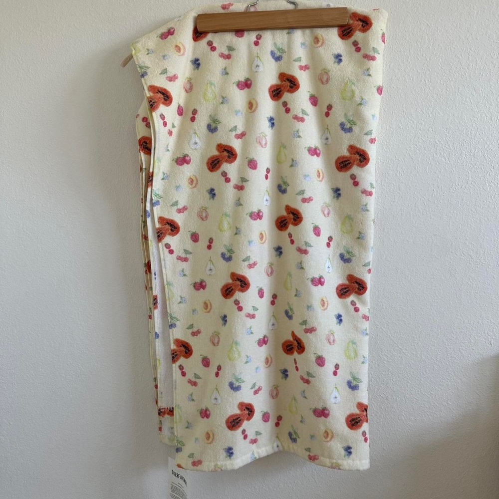 SOLD - NWT Djerf Avenue Fruit Towel